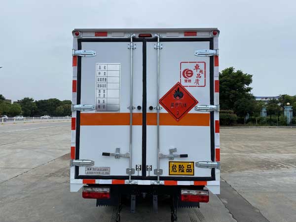 楚勝牌CSC5035XRQ6型易燃?xì)怏w廂式運輸車